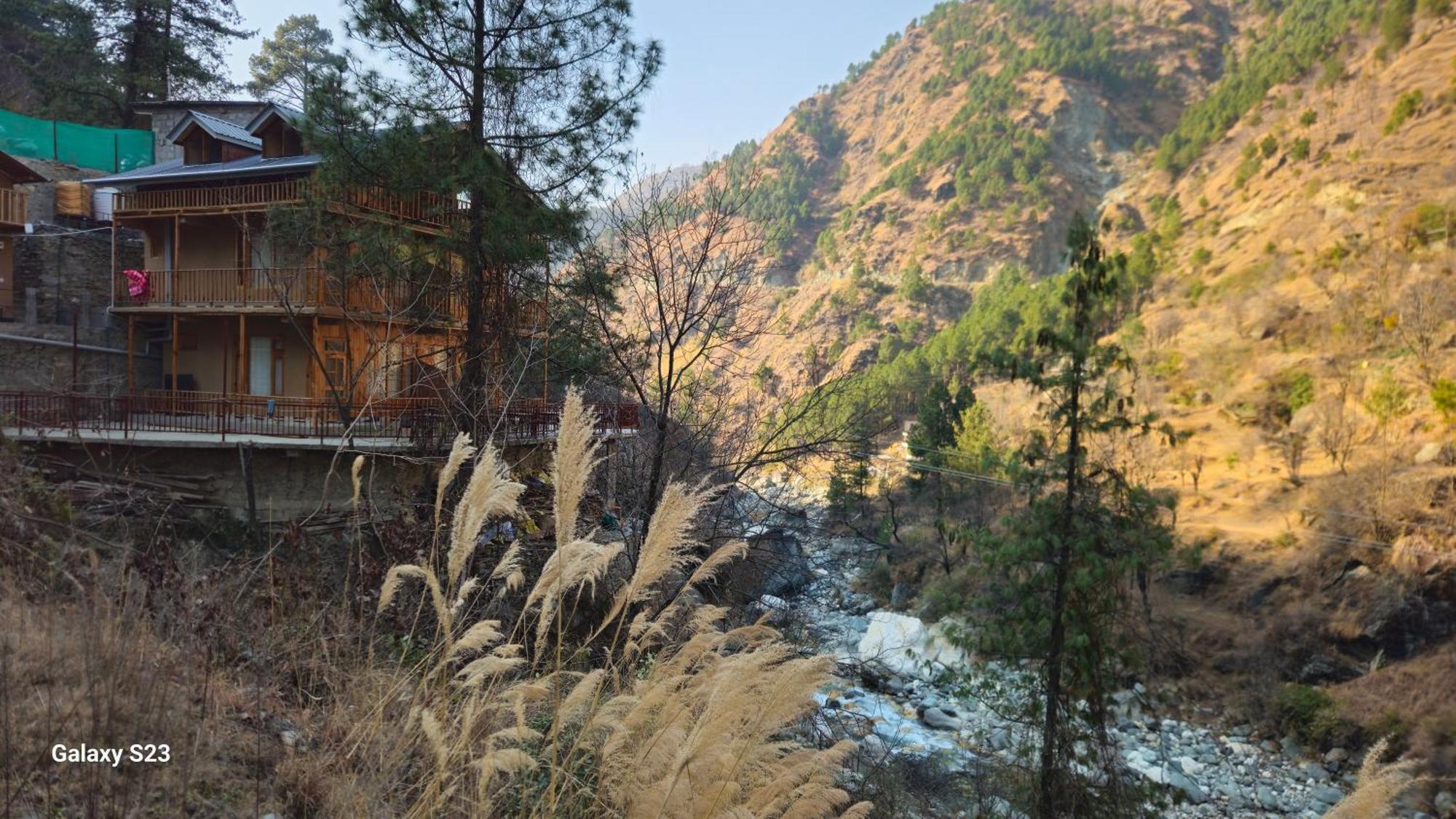 The Fiza Retreat Tirthan Banjar Экстерьер фото